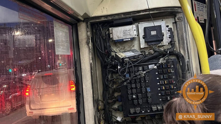 Россиянин пожаловался на оголенную проводку в автобусе