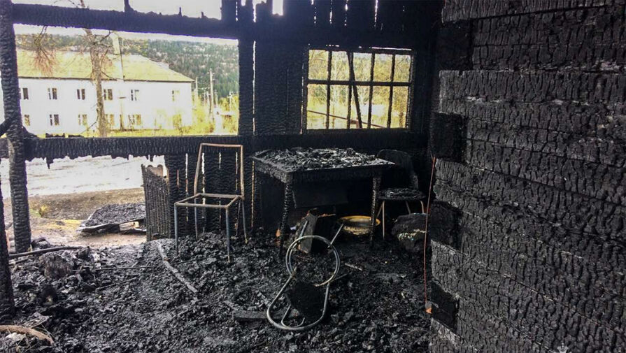 В Пермском крае соседи спасли из горящего дома семью с младенцем