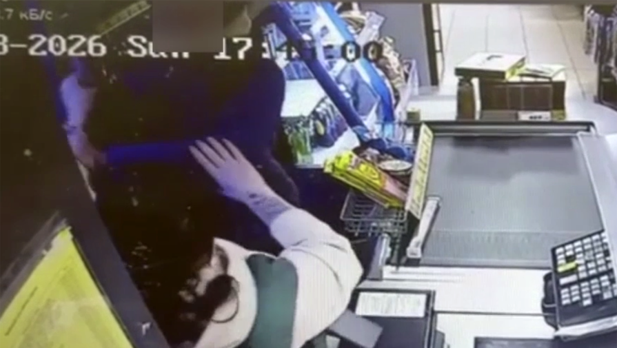 Пьяная россиянка с ножом напала на кассира в магазине из-за бутылки спиртного