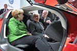 Владимир Путин и канцлер Германии Ангела Меркель в салоне автомобиля на открытии Международной промышленной ярмарки «Ганновер-2013»