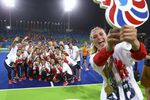24-е золото Олимпийских игр в Рио-де-Жанейро добыла сборная Великобритании по хоккею на траве — в финале по пенальти была повержена команда Нидерландов со счетом 2:0.