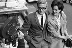 Майкл Кейн и актриса Сью Ллойд в первый день съемок фильма «Досье «Ипкресс», 1964 год 