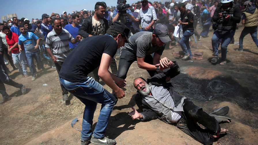 Во время столкновений между&nbsp;палестинцами и израильскими войсками в&nbsp;секторе Газа, 14 мая 2018 года