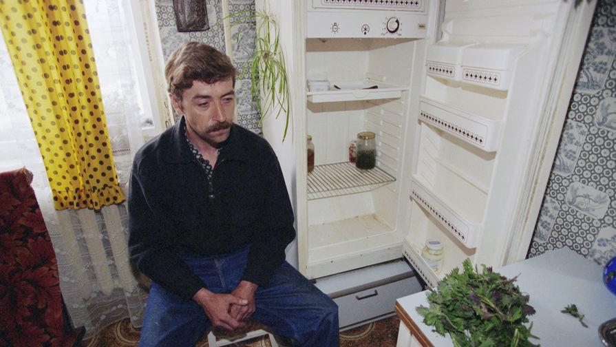 1998 год. Пустой холодильник забойщика шахты «Центральная» Ивана Лазоряка, который не получал зарплату на протяжении 9 месяцев