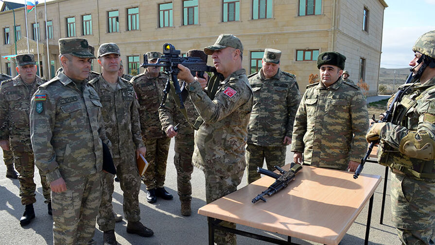 Делегация НАТО посетила воинскую часть в Азербайджане