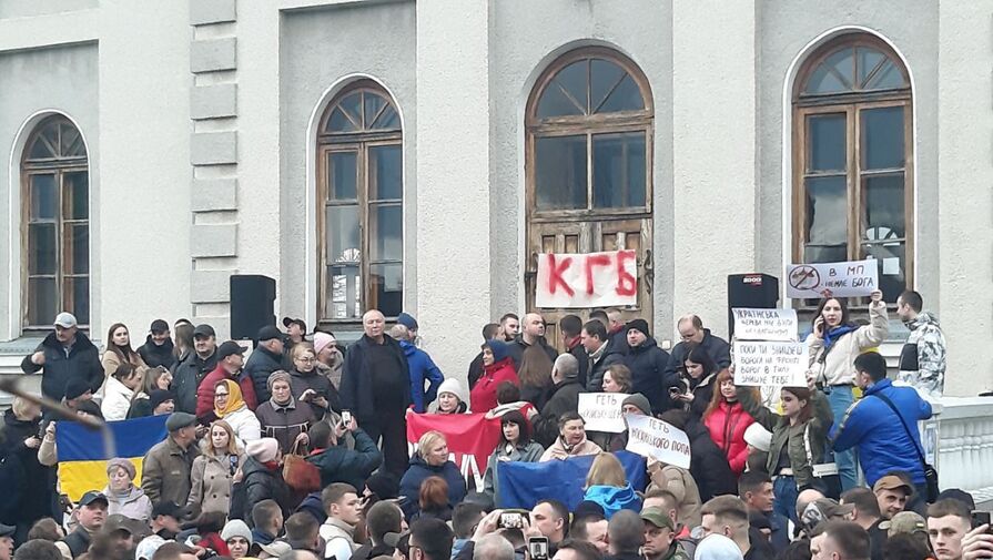 Активисты у собора в Хмельницком проголосовали за его передачу ПЦУ