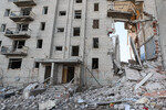 Разрушенный многоэтажный дом в Авдеевке, февраль 2024 года