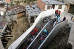 12 января. Общественный эскалатор длиной 384 метра, разделенный на шесть секций, был построен в одном из беднейших районов Медельина, второго по значимости города в Колумбии.