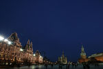Здание ГУМа с подсветкой перед началом экологической акции «Час Земли» в Москве