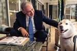 Биньямин Нетаньяху со своей собакой