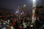 Инсценировка распятия Христа в честь Страстной недели в Каракасе