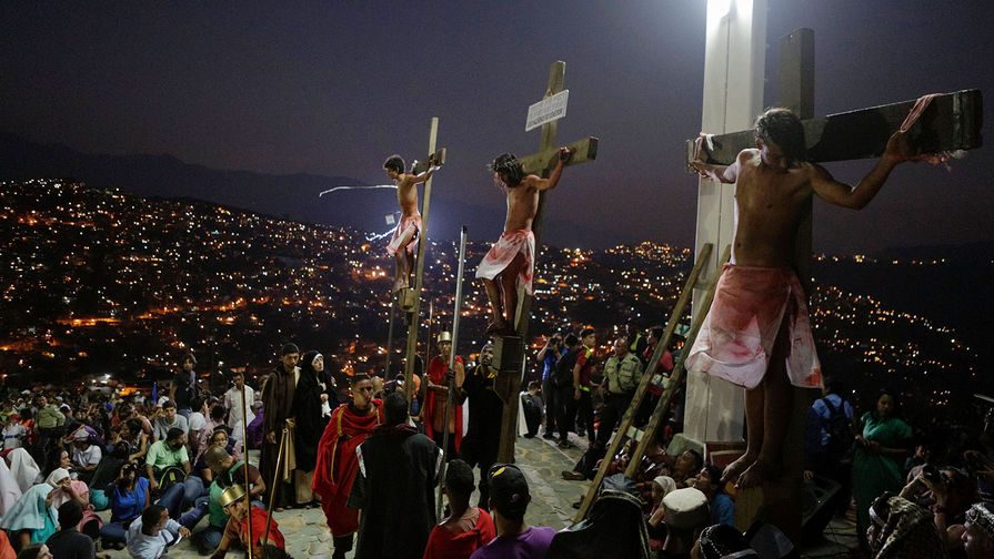 Инсценировка распятия Христа в&nbsp;честь Страстной недели в&nbsp;Каракасе
