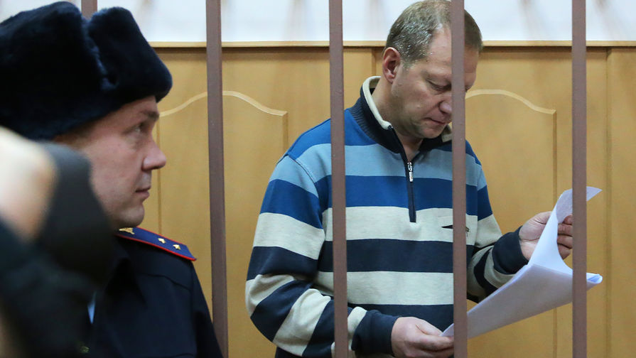 Глава Экспертно-криминалистического центра МВД Петр Гришин, обвиняемый в хищении в особо крупном размере, во время рассмотрения ходатайства следствия о его аресте в Басманном суде Москвы, 7 декабря 2017 года