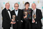 Команда Кена Лоуча с премией BAFTA за выдающийся британский фильм «Я, Дэниел Блэйк», 12 февраля 2017 года
