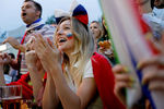 Болельщики сборной России радуются голу во время 1/4 финала чемпионата мира по футболу в матче с Хорватией