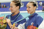 Спортсменки Ольга Брусникина и Мария Киселева завоевали 1-е место в соревнованиях по синхронному плаванию на XXVII летней Олимпиаде в Сиднее, 2000 год