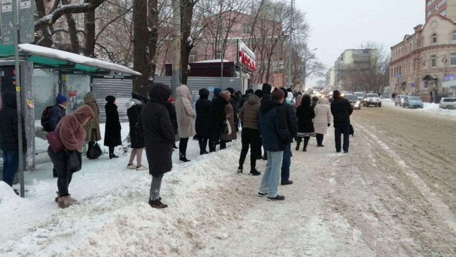 Владивосток с трудом очистили от снега, в аэропорту отменены рейсы
