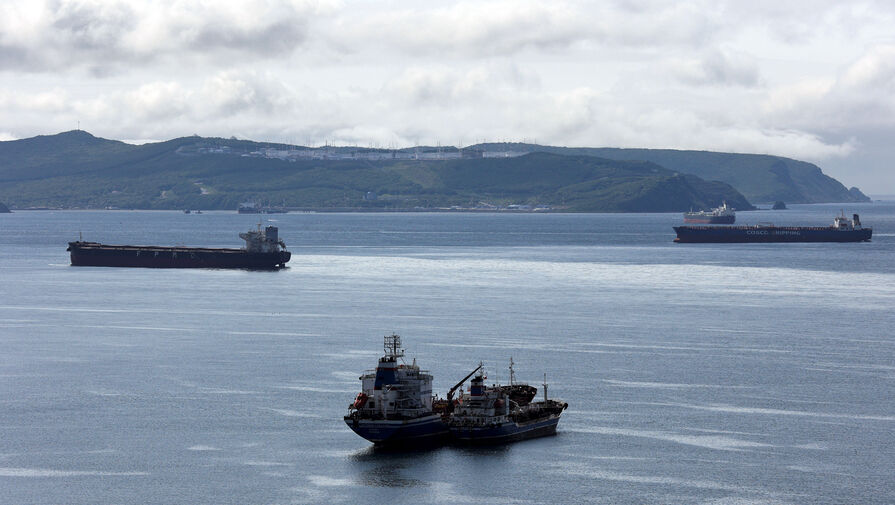 FT: около 20 нефтяных танкеров застряли в Босфоре после ввода предельных цен на российское сырье