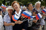 Участники праздничных мероприятий по случаю Дня государственного флага России в Симферополе