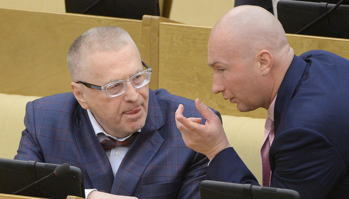 Лидер ЛДПР Владимир Жириновский (слева) и заместитель председателя Государственной думы РФ Игорь...