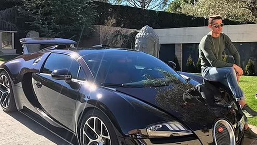 Роналду пообещал возместить ущерб после того, как его Bugatti Veyron врезался в частный дом