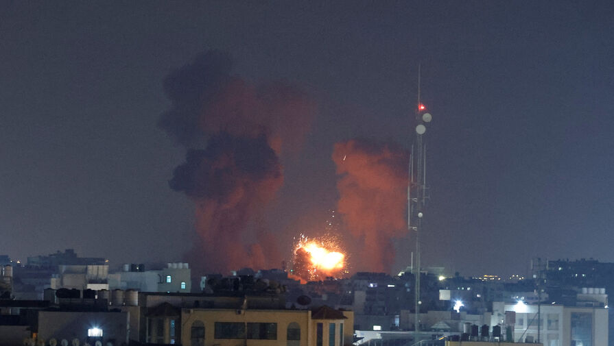 Израиль наносит удары по целям в секторе Газа