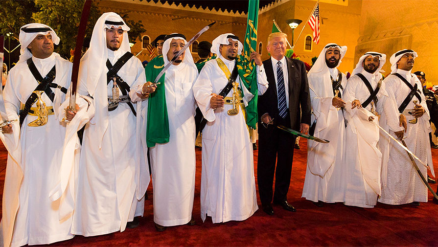 Президент США Дональд Трамп во время визита в Саудовскую Аравию, май 2017 года