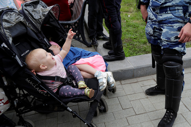 Несанкционированная антикоррупционная акция на Тверской улице в Москве, 12 июня 2017 года