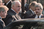 Федеральный канцлер Германии Гельмут Коль на церемонии прощания с супругой бывшего президента СССР Раисой Горбачевой, 1999 год