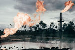 Цикл «Вахала» привлекает внимание к вопросу экологии и разрушительных последствий продолжающихся разливов нефти и сжигания природного газа вдоль дельты реки Нигер.