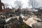 Масштабный пожар уничтожил до 100 домов в затопленном районе Квинс.
