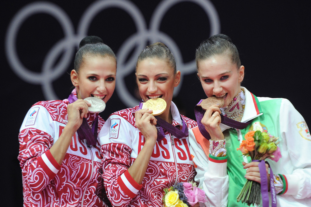 Евгения Канаева также является двукратной олимпийской чемпионкой и в командном многоборье