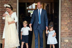 Принц Уильям и Кейт, герцогиня Кембриджская, со своими детьми принцем Джорджем, принцессой Шарлоттой и принцем Луи, 9 июля 2017 года