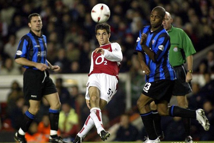 В&nbsp;«Арсенал» Фабрегас пришел в&nbsp;2003 году, до&nbsp;этого выступал за&nbsp;вторую и третью команды «Барселоны»