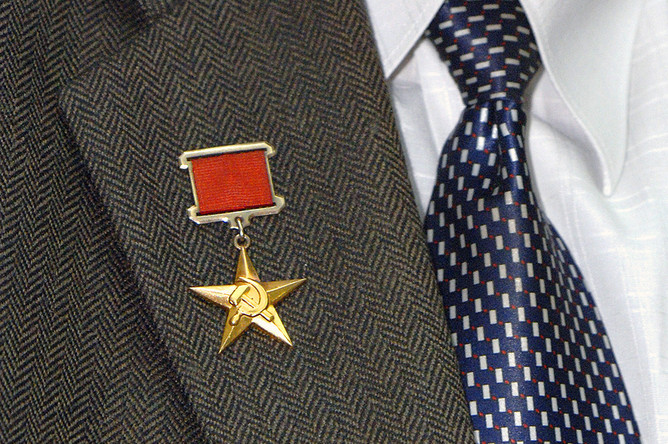 Медаль «Серп и молот», знак отличия Героев Соцтруда