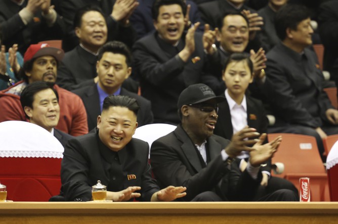 Во время игры Родман сидел на трибуне рядом с северокорейским лидером и общался с ним без переводчиков