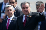 Президент Республики Армения Серж Саргсян (слева) и президент Республики Таджикистан Эмомали Рахмон