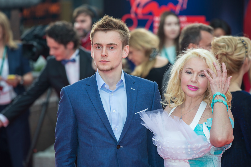 Актриса Елена Кондулайнен с сыном