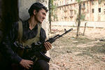 Представитель чеченских вооруженных формирований контролирует одну из центральных улиц Грозного