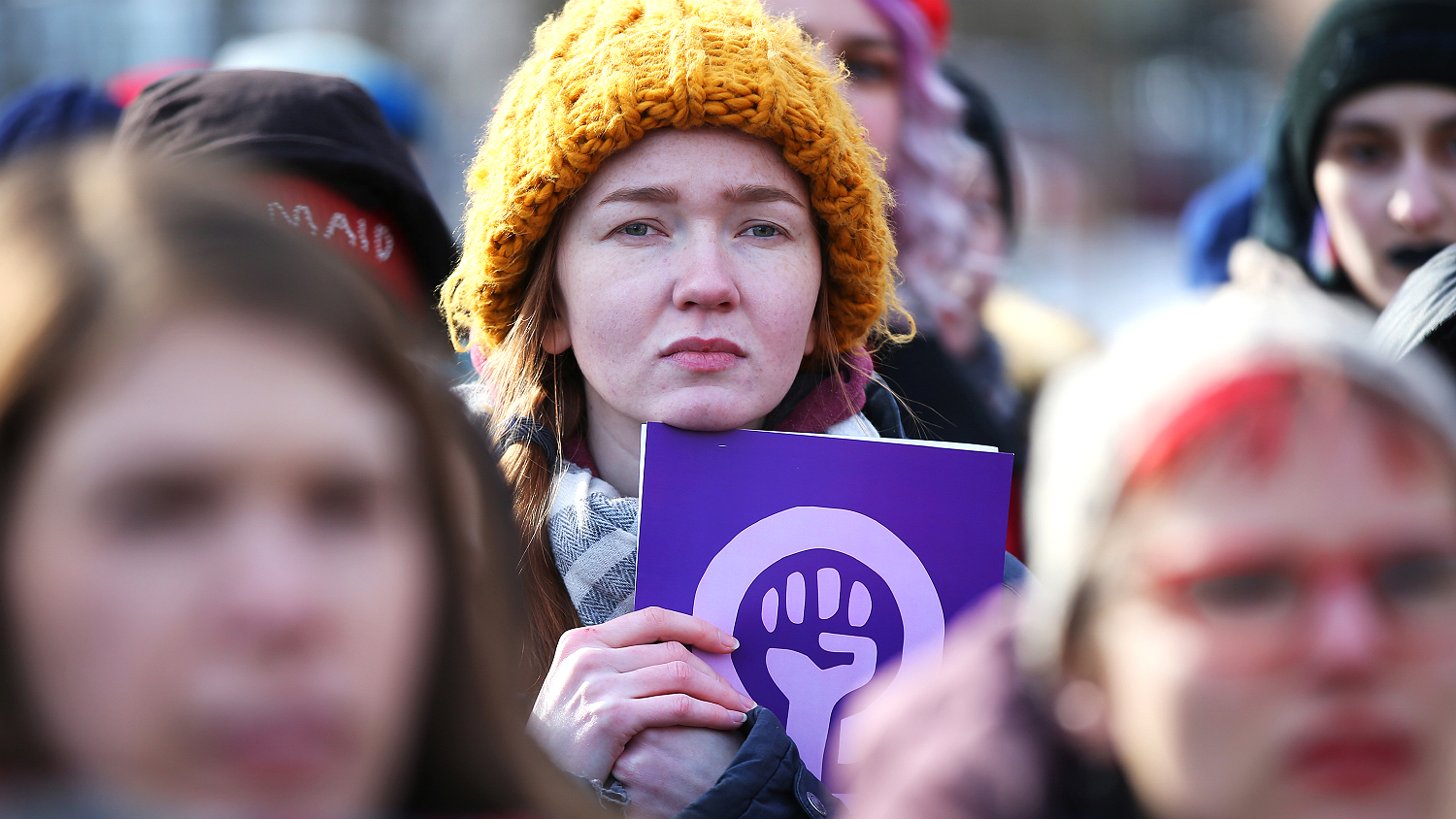 В Париже началось массовое шествие в честь Международного женского дня - ТАСС