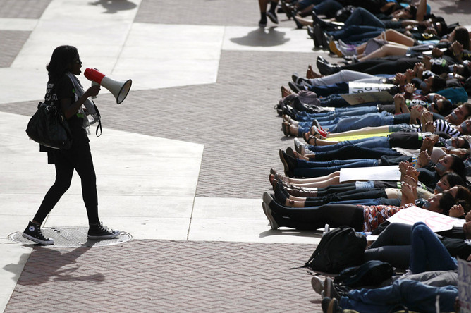 Протесты студентов Калифорнийского университета в рамках движения Occupy Wall Street
