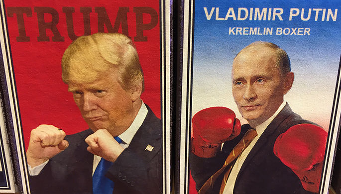 Изображение Дональда Трампа и Владимира Путина на спичечных коробках в сувенирном магазине в...