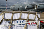 Первая партия аппаратов ИВЛ, прибывшая на борту американского военного самолета С-17, в московском аэропорту Внуково-3, 21 мая 2020 года