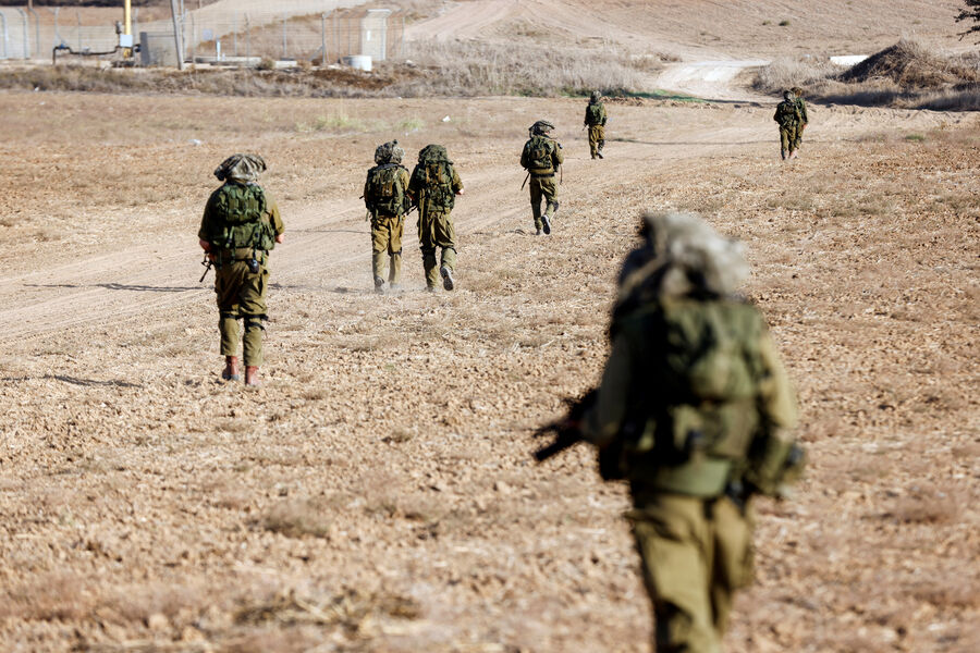 Израильские военные недалеко от границы Израиля с сектором Газа, 12 октября 2023 года
