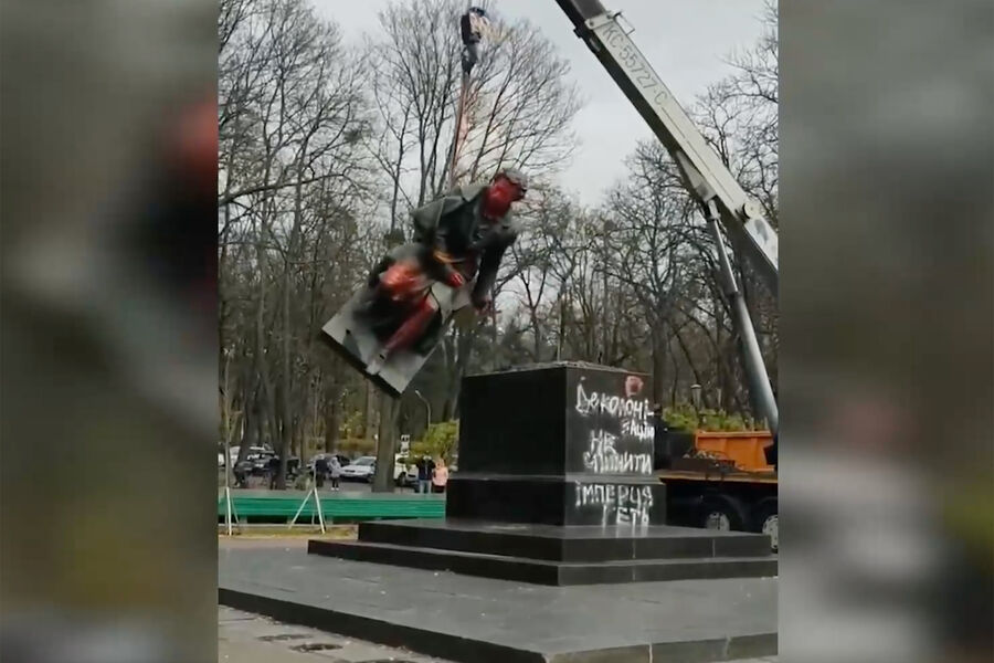 Демонтаж памятника Пушкину в Киеве, 15 ноября 2023 года