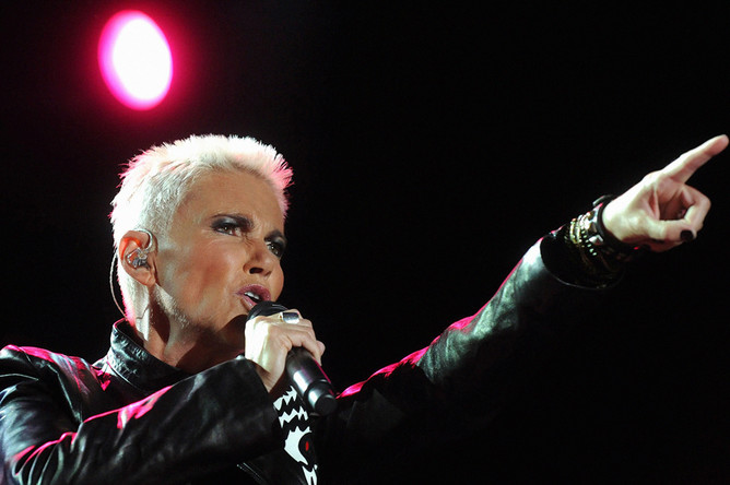 Солистка Roxette Мари Фредрикссон во время выступления в Будапеште, 2011 год