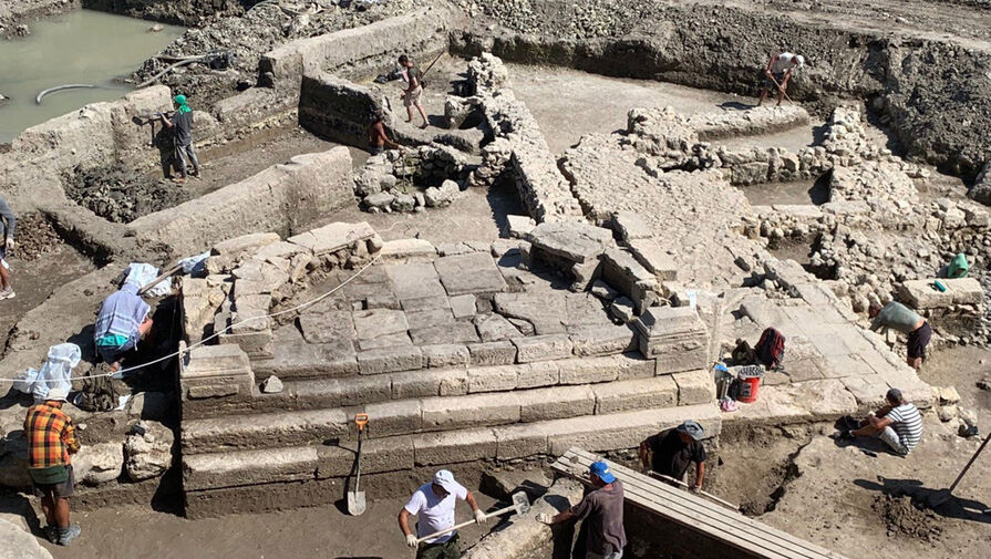 Российские археологи обнаружили в Севастополе древний мавзолей с беседкой для поминовений