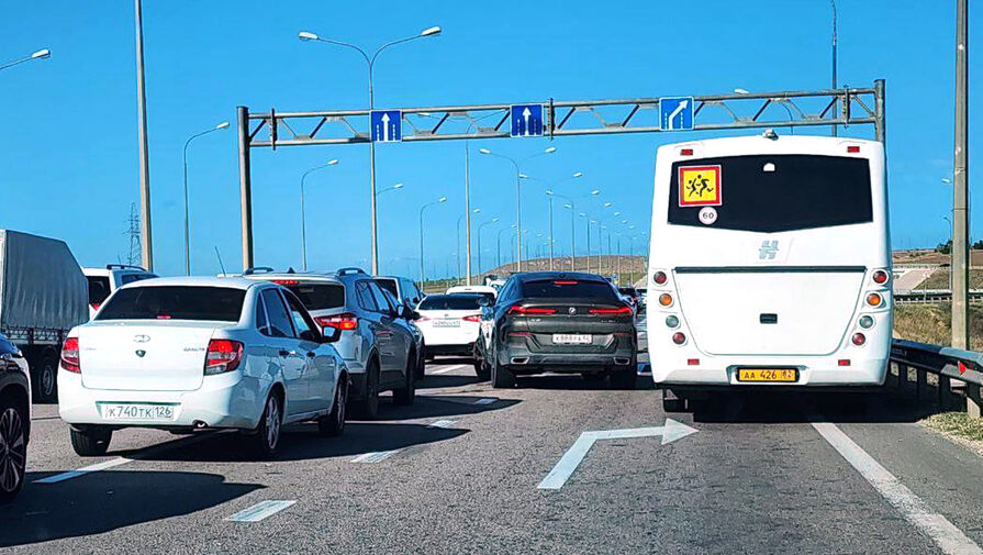 Очередь из машин на Крымский мост превысила 1,1 тысячи