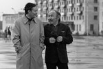 Актеры Юрий Соломин и Максим Мунзук на прогулке во время съемок советско-японского художественного фильма «Дерсу Узала», 1974 год 