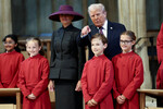 Президент США Дональд Трамп и первая леди США Мелания Трамп в часовне Святого Георгия в Виндзорском замке, 17 сентября 2025 года
